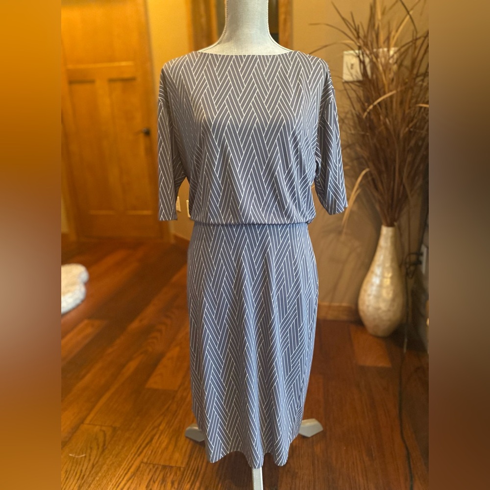 Ann Taylor Gray & White Dress, 3/4 sleeves - Lined sz Medium